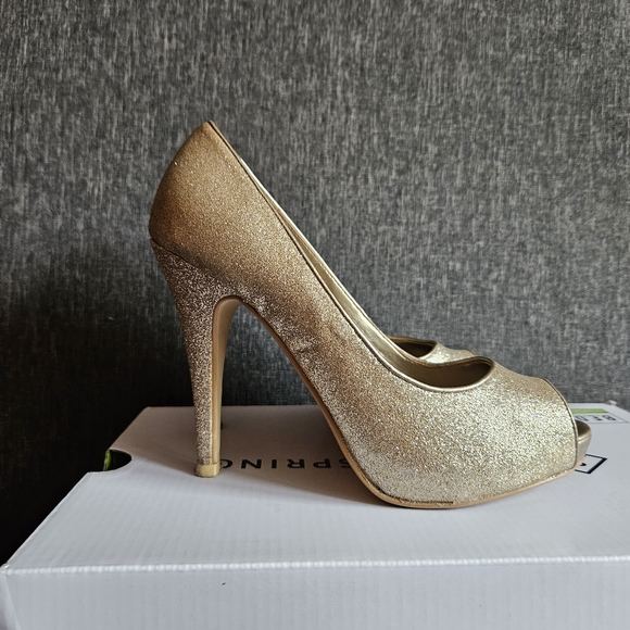 Gold peep toe pumps - Picture 1 of 6